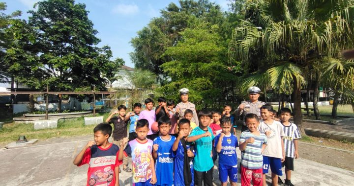 Polisi Berikan Himbauan Kepada Anak Anak Dalam Patroli Dialogis Ops Zebra