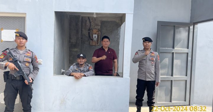 Personel Polsek Tarogong Kidul Laksanakan Pengamanan Gudang Logistik KPU Kab. Garut