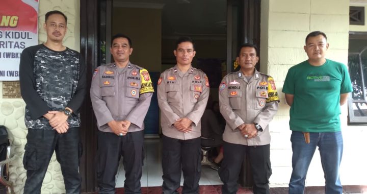 Anggota Jaga Polsek Tarogong Kidul Menggelar Sispam Mako Sebagai Bentuk Kewaspadaan Dalam Bertugas