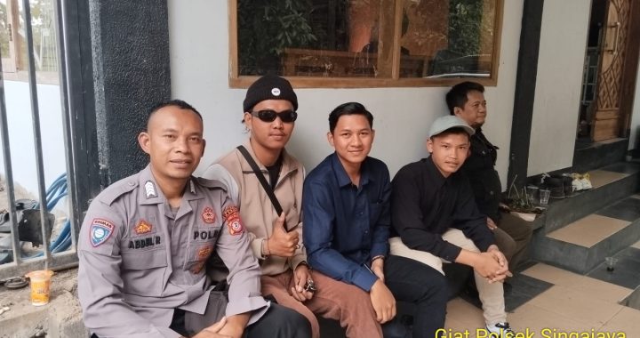  Anggota Polsek Singajaya ngariung kamtibmas bersama warga Desa Karangagung