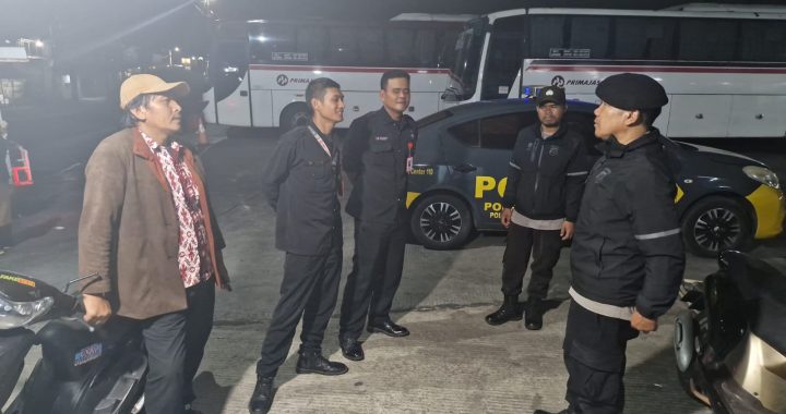 Unit Samapta Polsek Tarogong Kidul Melaksanakan Patroli Malam untuk Tingkatkan Keamanan Wilayah