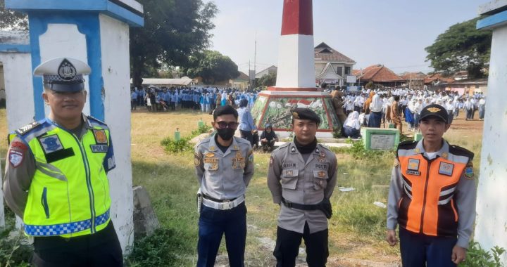 Anggota polsek limbangan melaksanakan upacara hari sumpah pemuda