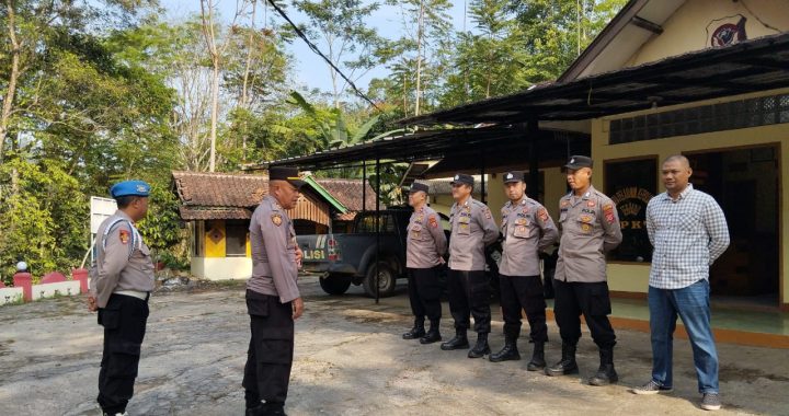 Polsek Singajaya Polres Garut melaksanakan giat apel pagi