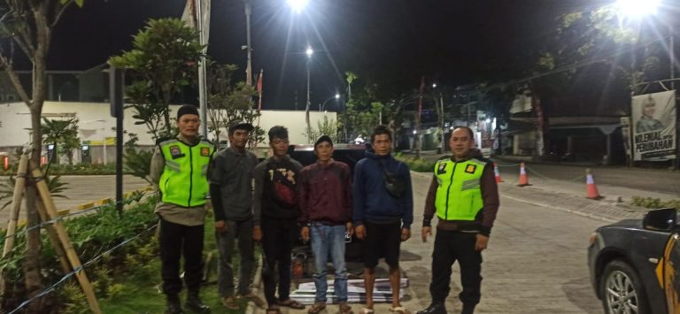 1efe2fe2-f3b4-40db-b0e8-605c9c2d14d4