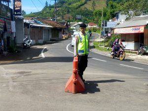 Polsek banjarwangi laksanakan patroli pagi