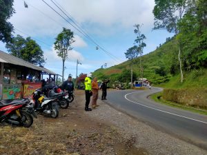 Polsek banjarwangi laksanakan patroli siang